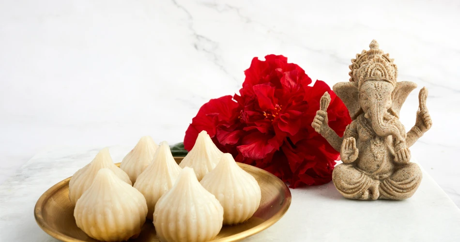 Siddhivinayak Temple: A Spiritual Pause in Busy Mumbai