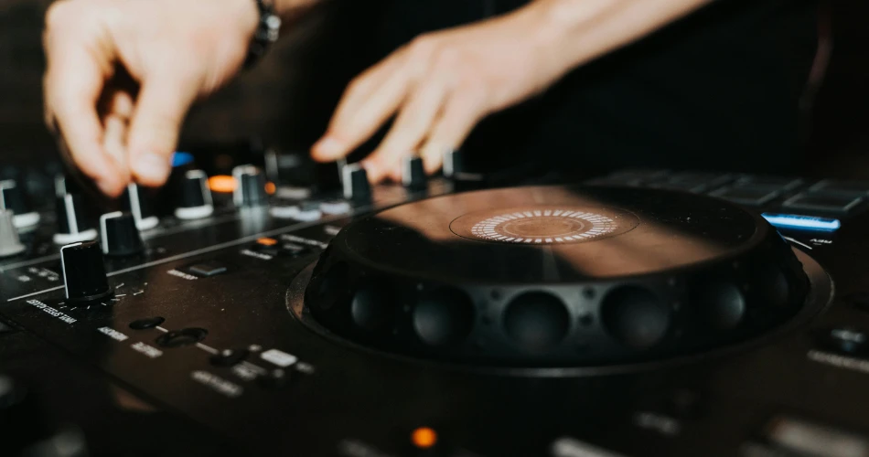 Jazz Bars and Live Music Lounges Across Mumbai