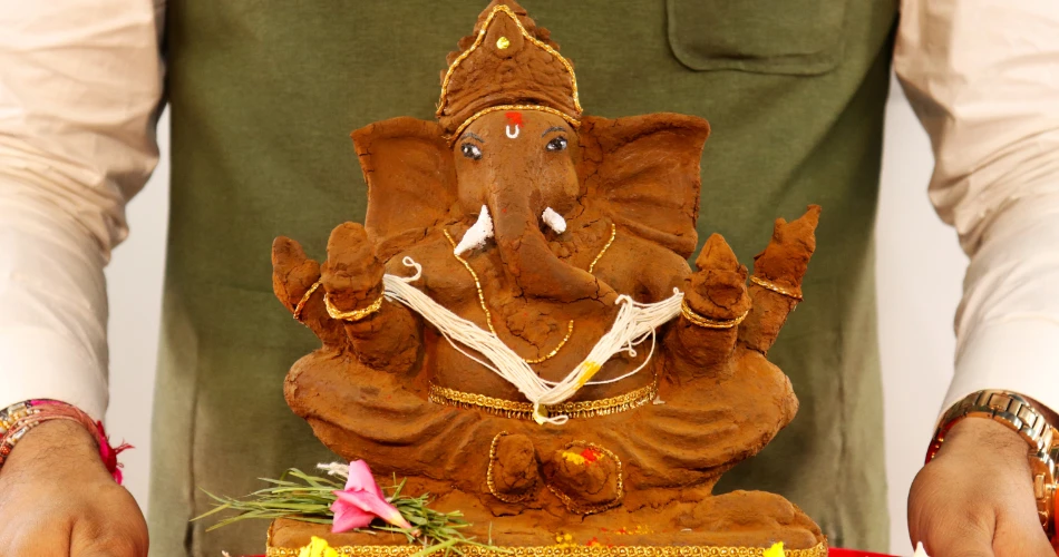 Ganesh Chaturthi in Mumbai: A Festival of Colors, Faith & Unity